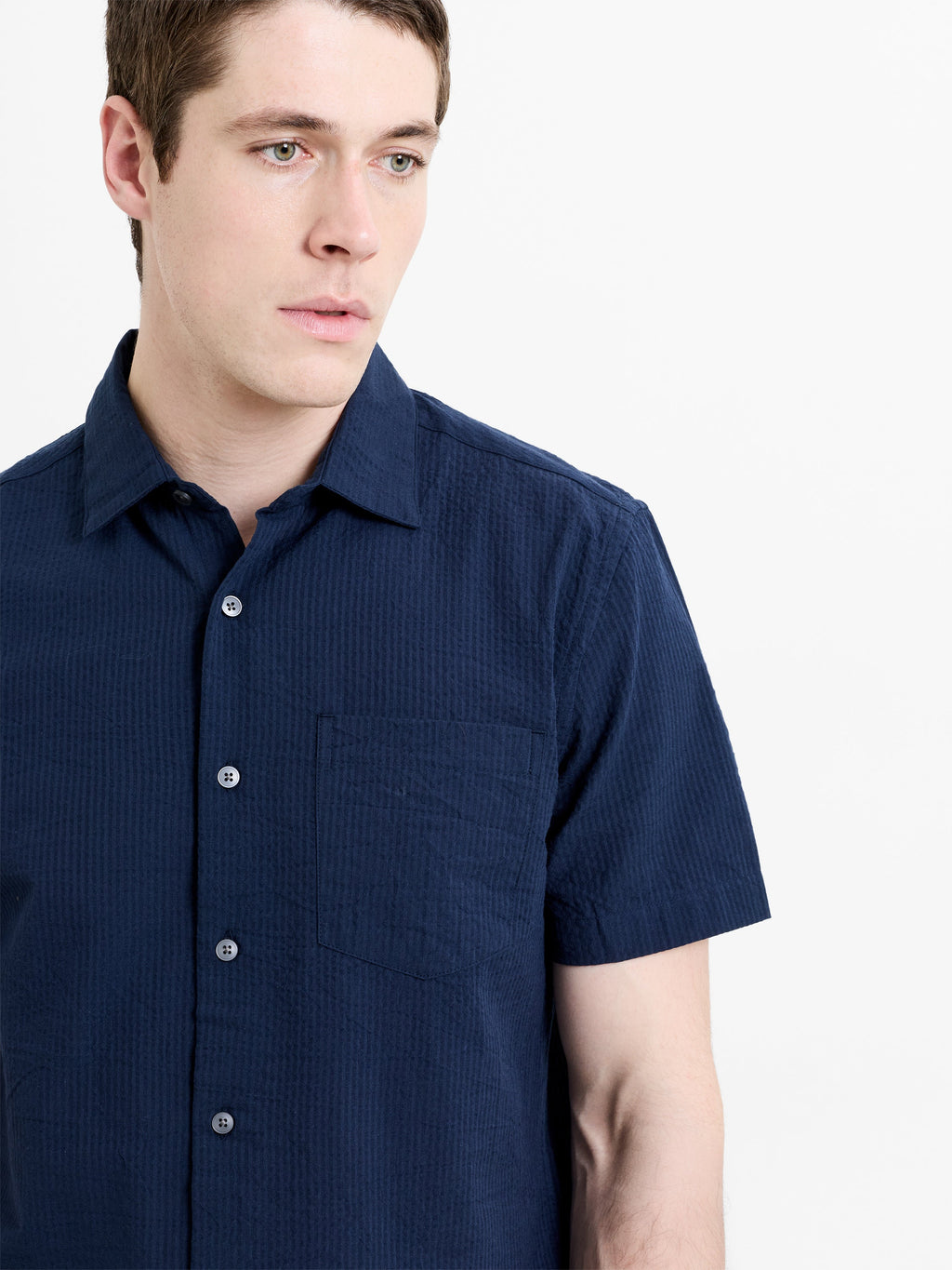Chemise en seersucker bleu foncé à manches courtes