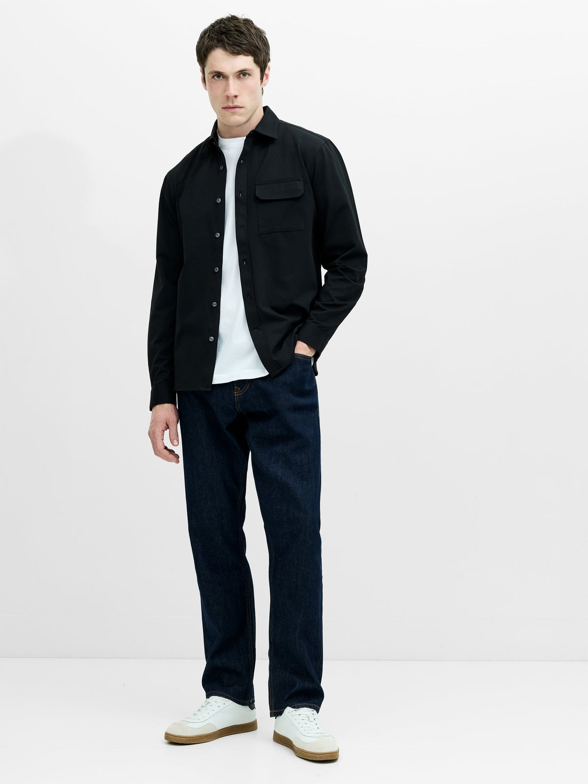 Chemise noire texturée à manches longues et poche