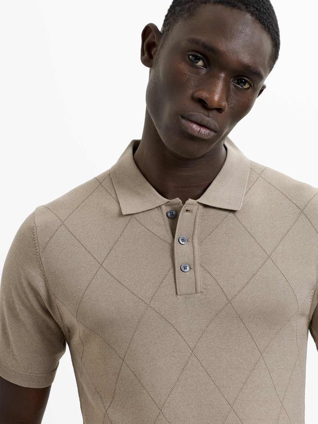 Polo en maille argyle ton sur ton marron clair à manches courtes