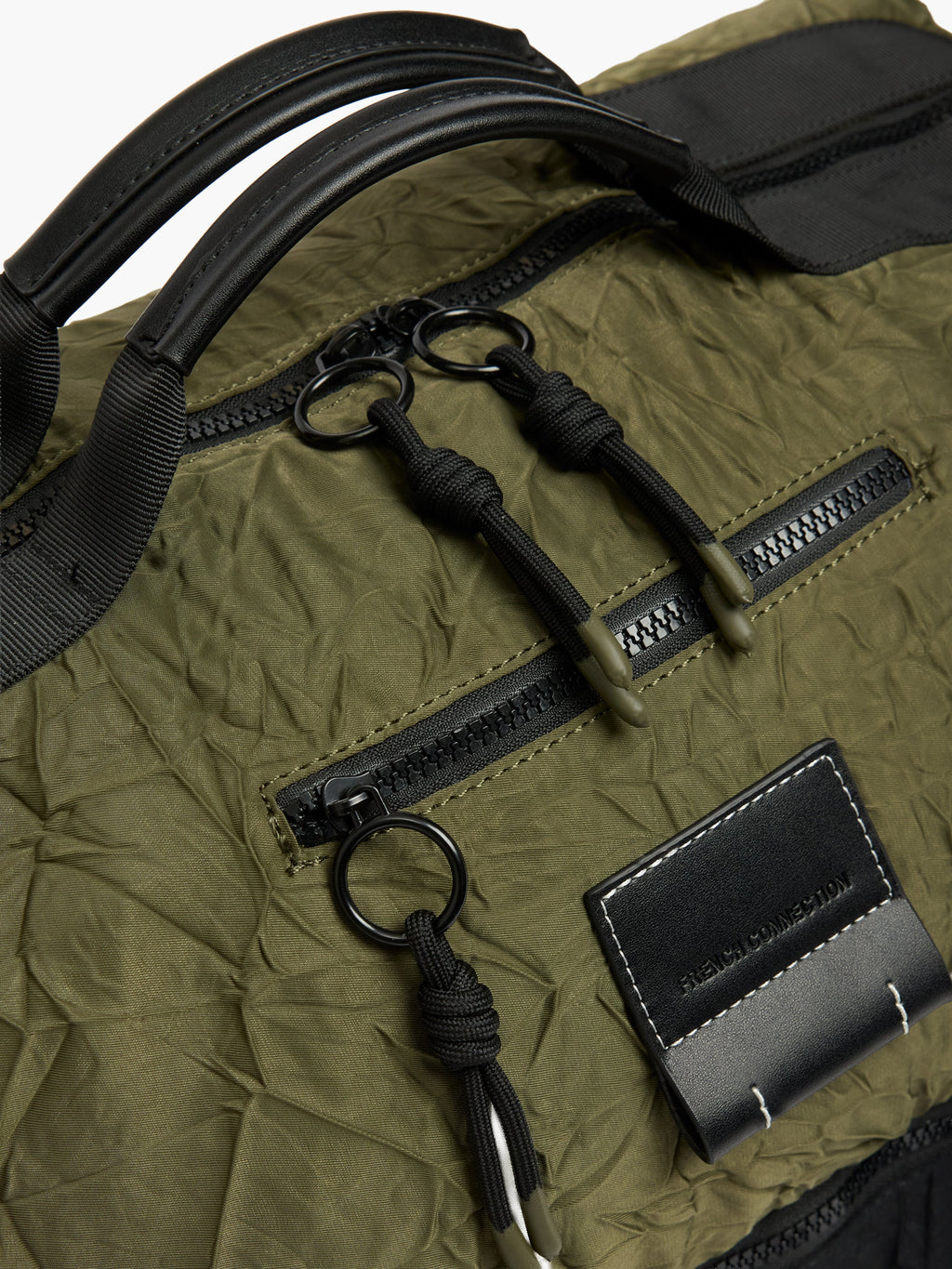 Sac de sport fourre-tout kaki froissé