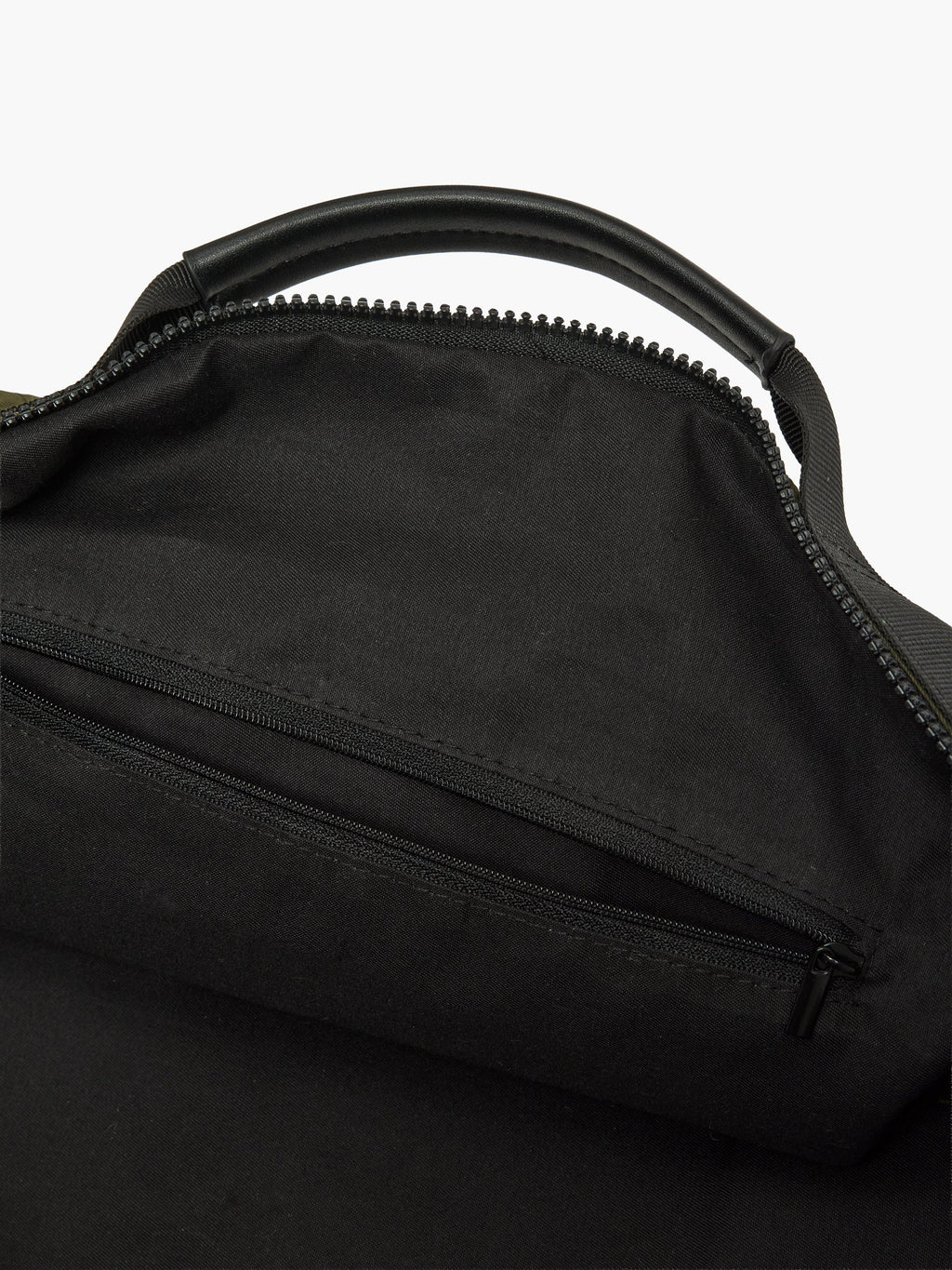 Sac de sport fourre-tout kaki froissé