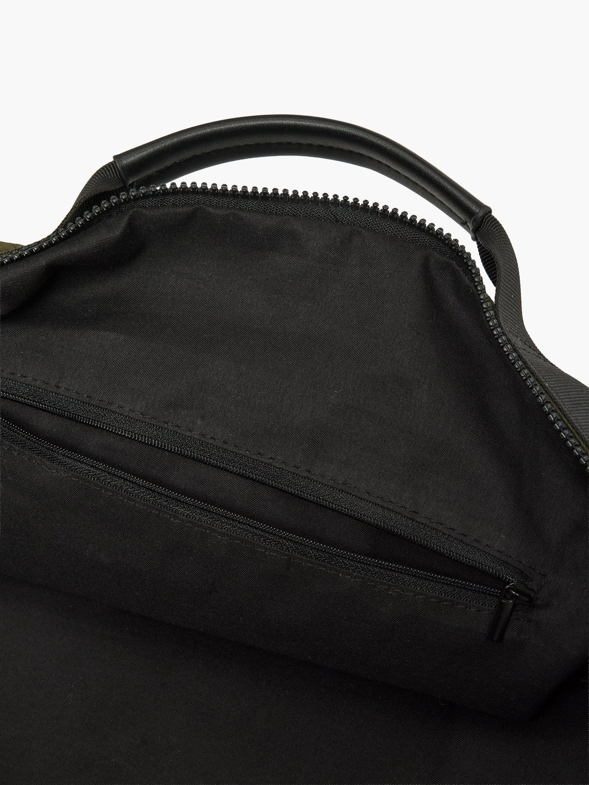 Sac de sport fourre-tout kaki froissé